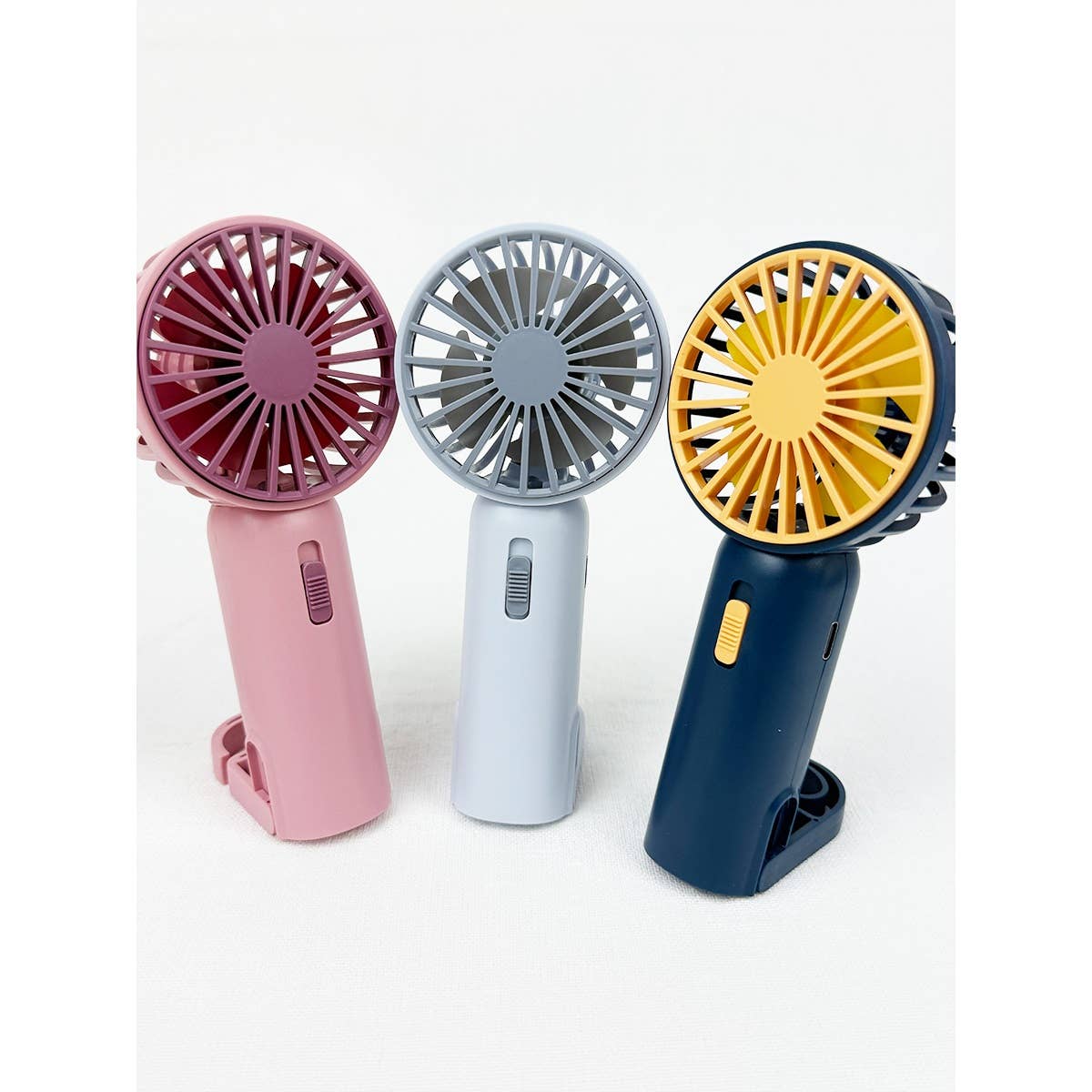 Portable Hand Fan with Pull out Stand: MIX COLOR