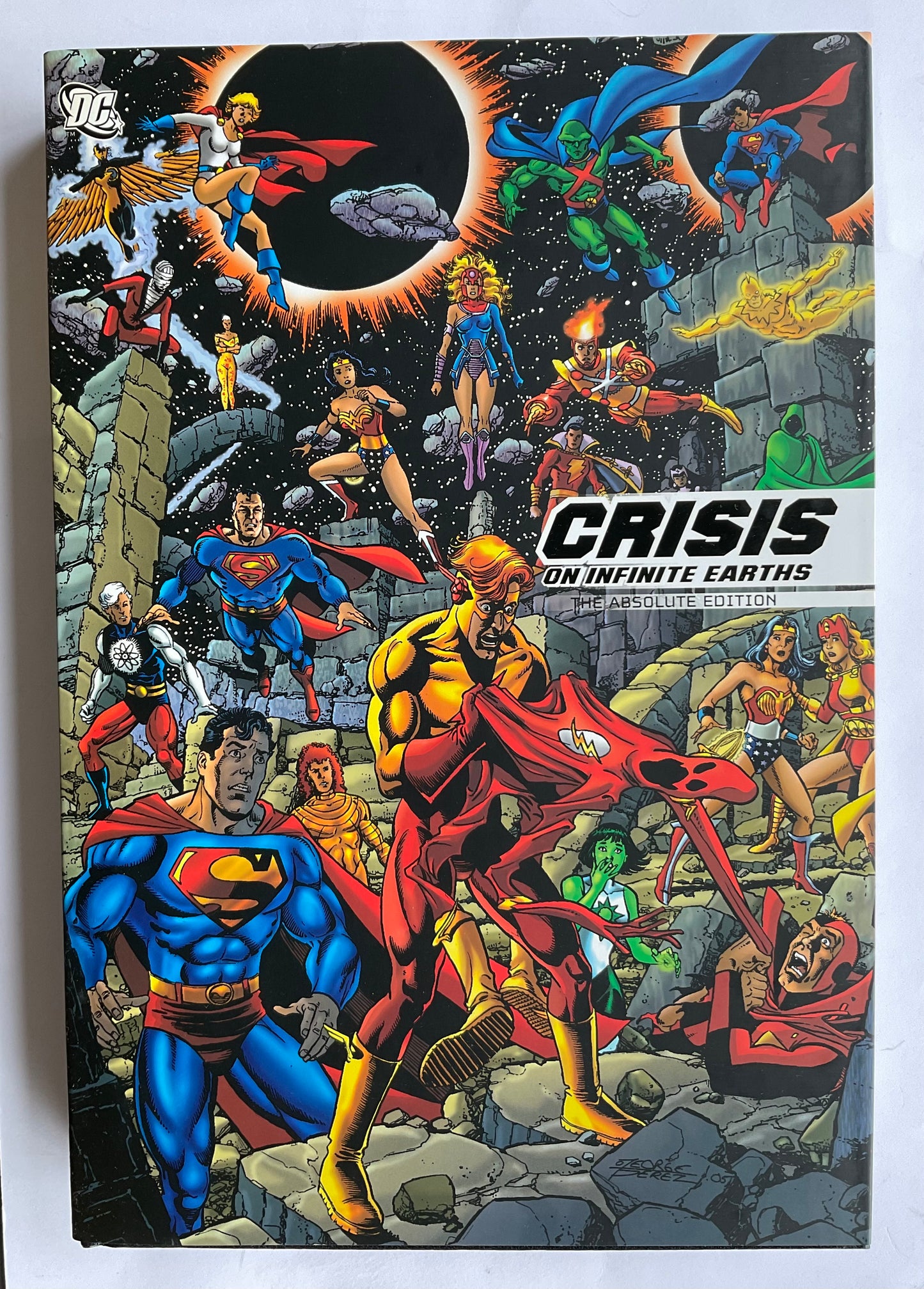 Crisis on Infinite Earths Absolute Edition